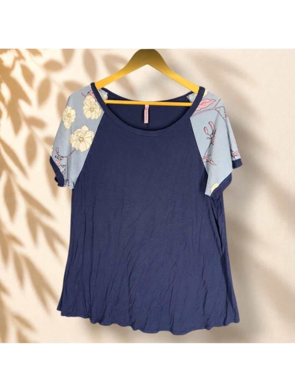 Cool Melon T-Shirt Women M Medium Blue Floral Short Sleeve Round Neck Casual